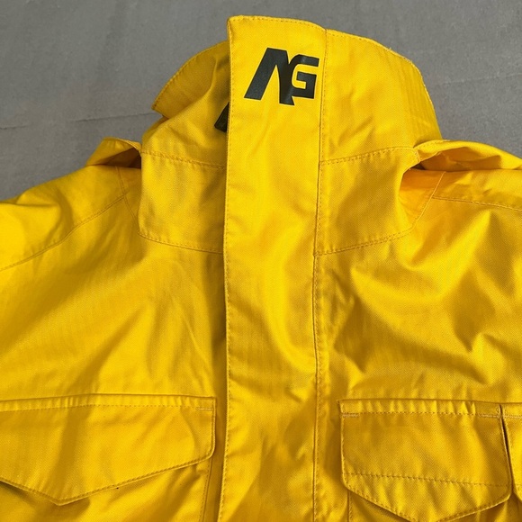 [M]Analog Freedom Ski Snowboard Jacket in Yellow and Gray - Picture 9 of 10